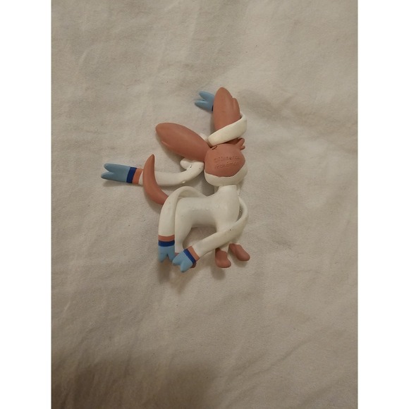 Pokemon Sylveon Figure Nintendo Authentic Used 4" - Picture 2 of 4